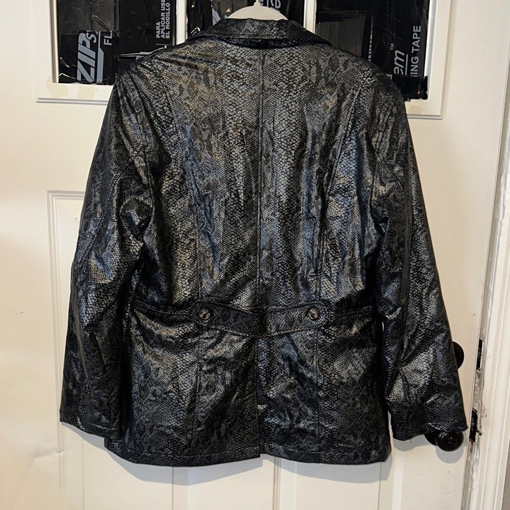 Jacket & coat - Picture 3 of 10
